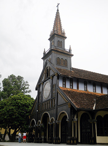 Nhà thờ gỗ Kon Tum.