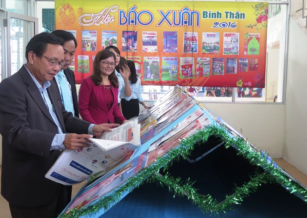 Hội báo Xuân Bính Thân 2016 tổ chức tại Thư viện tỉnh