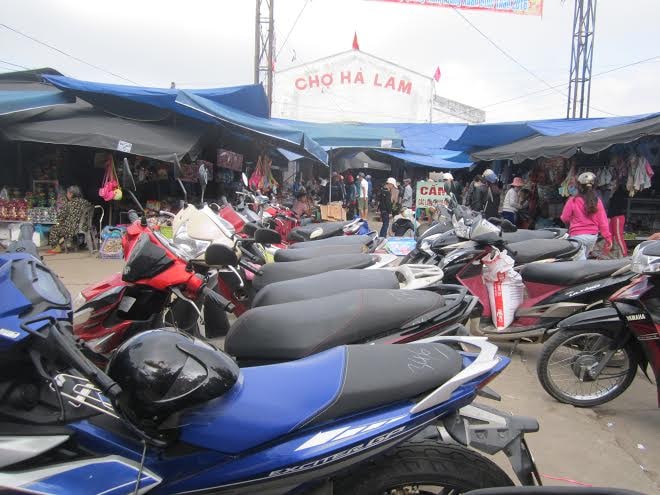 Đa số các bãi giữ xe tại chợ Hà Lam, Thăng Bình tăng giá vé dịp tết.