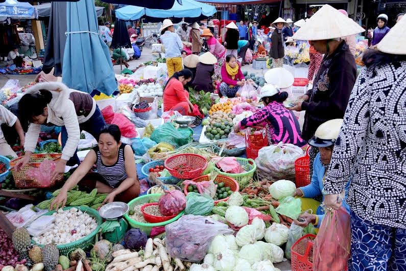 Đầy đủ mặt hàng rau củ quả.