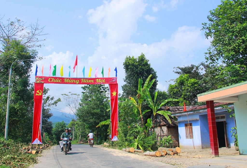 Sắc xuân đang ngập tràn trên các bản làng vùng cao.