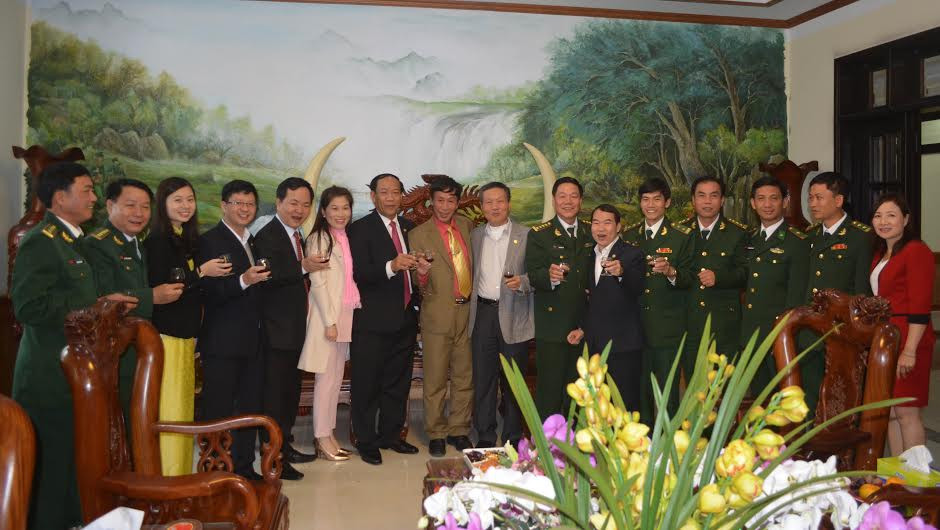 Chủ tịch UBND tỉnh Đinh Văn Thu chúc tết cán bộ chiến sỹ BĐBP tỉnh.
