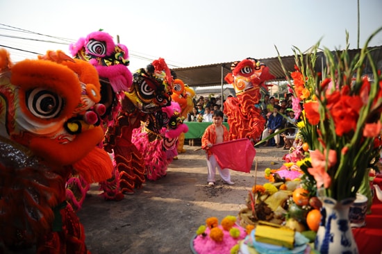 Lân, sư, rồng tiếng lễ tổ. Ảnh: MINH HẢI