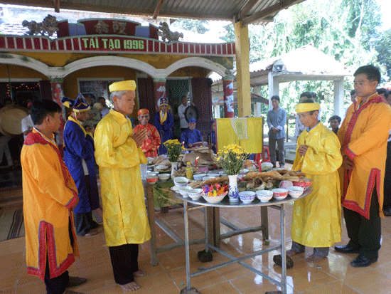 Cứ đến mùng 7 tháng Giêng hàng năm, người dân làng Bình Yên (xã Phước Ninh, Nông Sơn) lại sắm sanh lễ vật cúng bái lăng Ông.