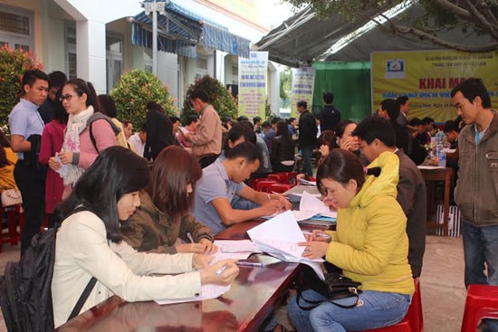 The young at the Quang Nam employment agency.