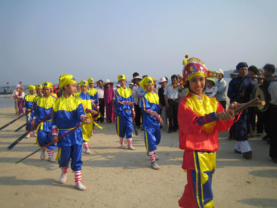 A Ba Trao singing performance in Tam Hai commune, Nui Thanh district.