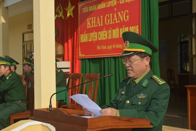 Đại tá Nguyễn Hữu Thắng - Phó Chỉ huy trưởng Bộ đội Biên phòng tỉnh phát biểu giao nhiệm vụ. Ảnh: V.V