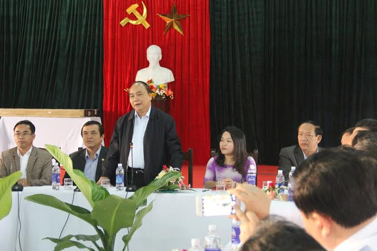 Phó Thủ tướng Nguyễn Xuân Phúc làm việc với lãnh đạo huyện Bắc Trà My.
