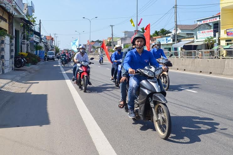 Lên đường về các đại chỉ đỏ.