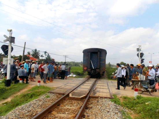 Hiện trường 1 vụ tai nạn đường sắt tại đường ngang dân sinh thuộc phường Hòa Thuận, TP.Tam Kỳ. Ảnh: B.N