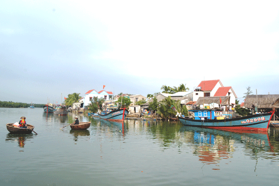 Nghề biển ở Hội An ngày càng giảm sút.