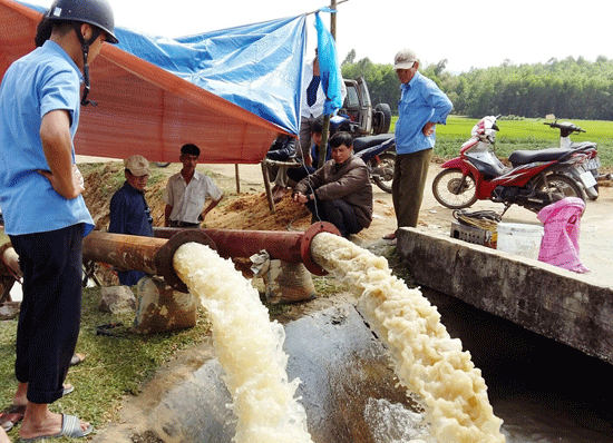 Bơm chuyển nước từ kênh chính bắc hồ chứa Phú Ninh về tưới cho vùng cuối kênh chính đông của hồ chứa Đông Tiển. 