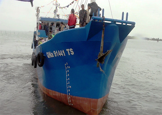 Tàu vỏ thép của ngư dân huyện núi Thành đi vào sản xuất trên các vùng biển xa.