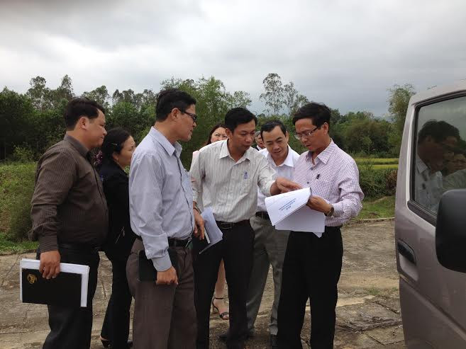 Đoàn công tác HĐND tỉnh khảo sát các tuyến đường tại thị trấn Đông Phú, huyện Quế Sơn.