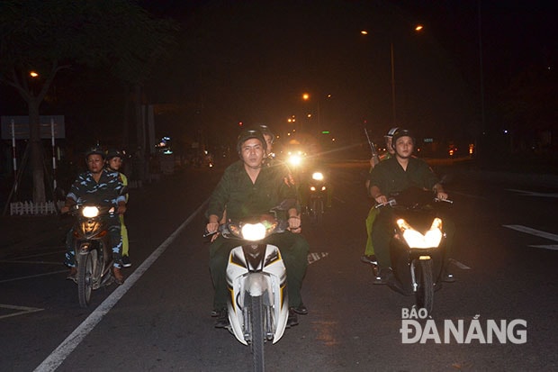 Công an Đà Nẵng tuần tra đêm.
