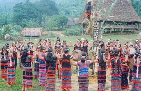 Traditional Tung Tung -Ya Ya dance of the Cotu ethnic group in Quang Nam