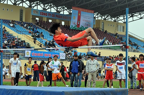 Tham gia Hội khỏe Phù Đổng tỉnh lần thứ VIII, tuổi trẻ học đường đã thực sự sống trong những ngày hội thể thao sôi động.  Ảnh: X.PHÚ