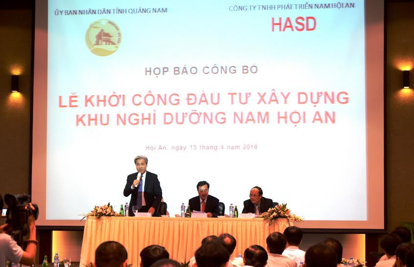 Ông Don Lam - đại diện Công ty TNHH Phát triển Nam Hội An (chủ đầu tư) tại buoir họp báo.