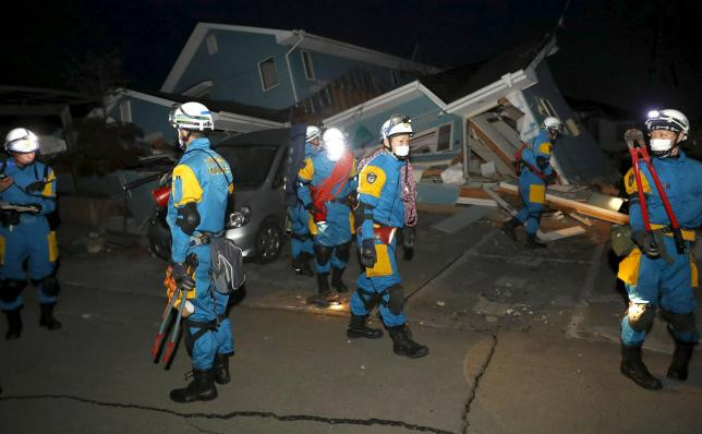 Một nhà dân bị kéo sập hoàn toàn. (Ảnh: Reuters/ Kyodo)