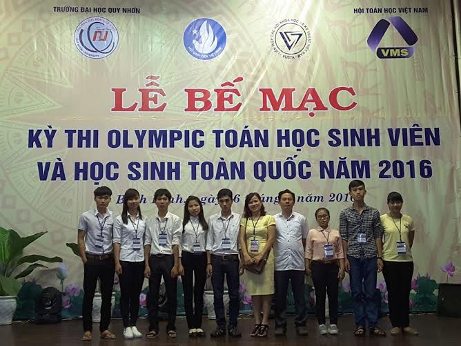 Đội tuyển của Đại học Quảng Nam tại kỳ thi Olympic Toán sinh viên toàn quốc tại Quy Nhơn.