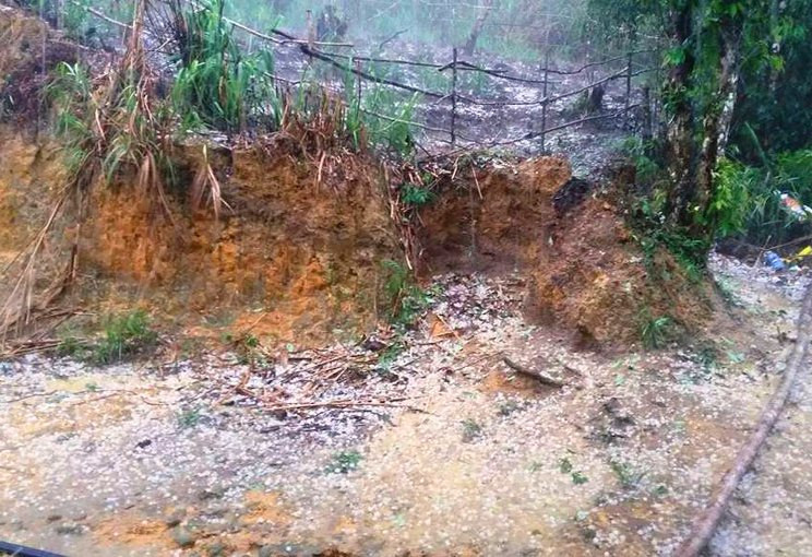 Hiện trường mưa đá xuất hiện tại các xã vùng cao Tây Giang. Ảnh: CTV