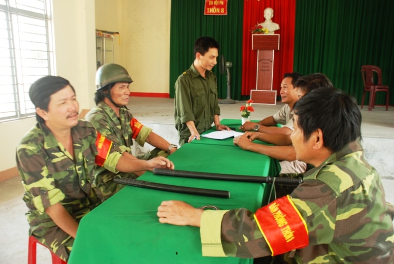 Lực lượng dân phòng vẫn còn gặp nhiều thiếu thốn về công cụ hỗ trợ và kinh phí hoạt động. (Trong ảnh: Đội dân phòng thôn 8 xã Hương An). (ẢNH: Đ.ĐẠO)