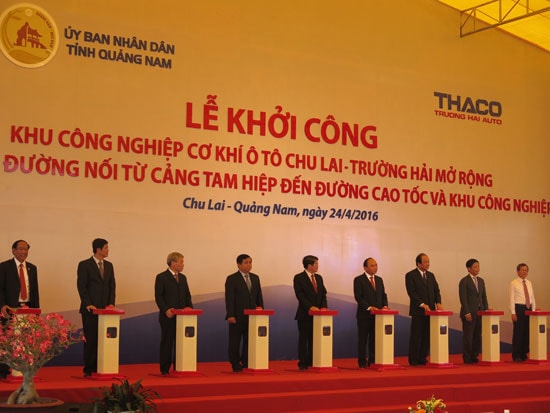 Năng lực đầu tư từ doanh nghiệp gia tăng. TRONG ẢNH: Lễ khởi công khu công nghiệp cơ khí ô tô Chu Lai - Trường Hải mở rộng. Ảnh: N.P