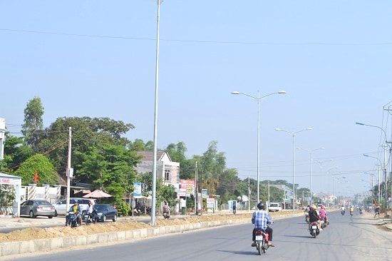 Lưu thông trên tuyến ĐT607, nối liền giữa thị xã Điện Bàn với TP.Đà Nẵng vào sáng ngày 1.5