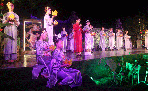 Chương trình nghệ thuật “Huế dịu dàng - Về miền Hương Ngự” lần đầu tiên tham gia Festival Huế. 
