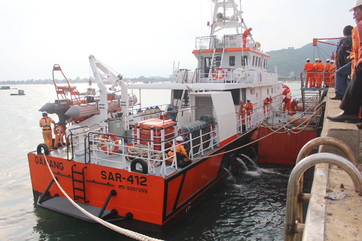 Tàu SAR với 19 thuyền viên trực tiếp tham gia công tác cứu nạn ngoài Hoàng Sa. Ảnh: T.H