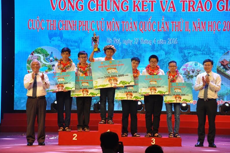 Em Trần Xuân Phong, lớp 9, Trường THCS Nguyễn Hiền (Thăng Bình) đạt giải Nhất cuộc thi Chinh phục vũ môn toàn quốc