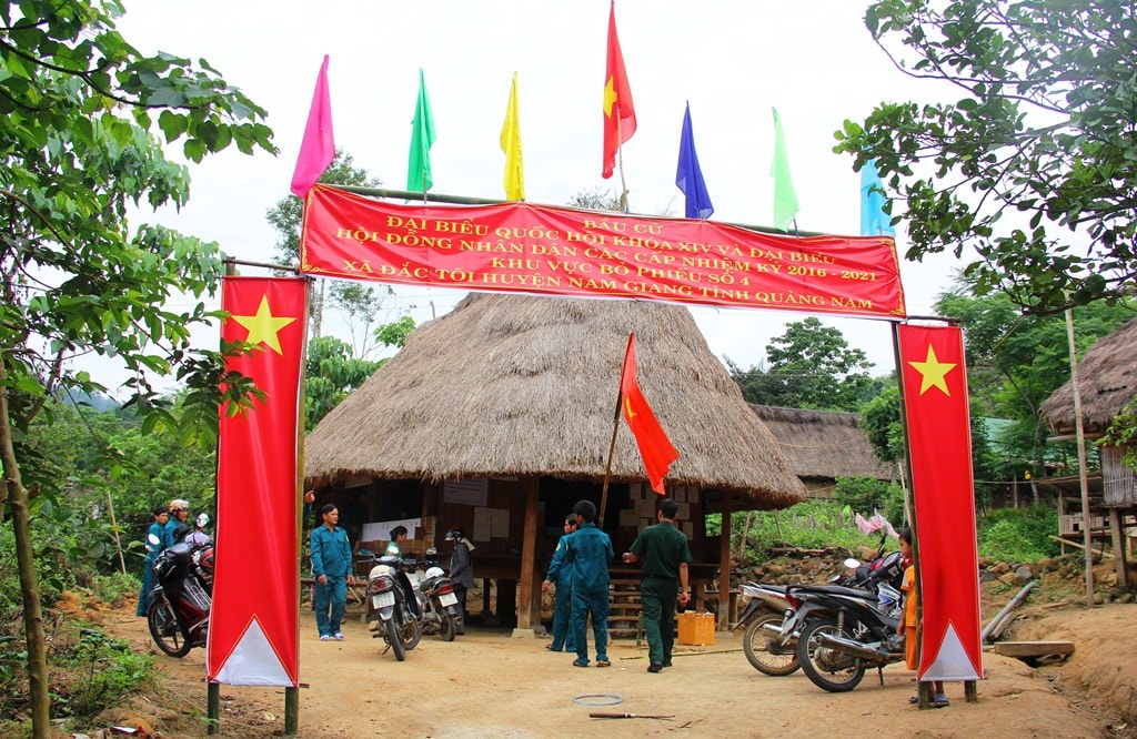 Không khí cho ngày bầu cử sớm tràn ngập khắp bản làng vùng cao Nam Giang.