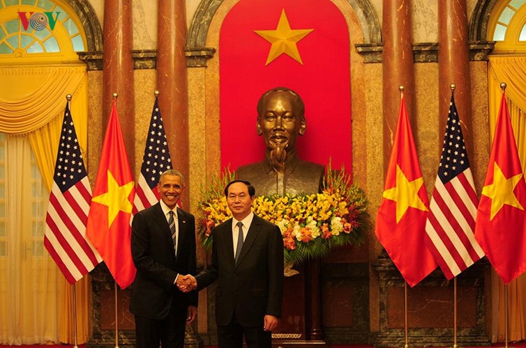 Tiếp đó, Tổng thống Barack Obama hội đàm với Chủ tịch nước Trần Đại Quang và sẽ có các cuộc gặp gỡ với lãnh đạo Đảng, Nhà nước, Chính phủ Việt Nam nhằm trao đổi những biện pháp củng cố, tăng cường quan hệ Đối tác toàn diện Việt Nam - Mỹ trong thời gian tới. (Ảnh: Ngọc Thành)