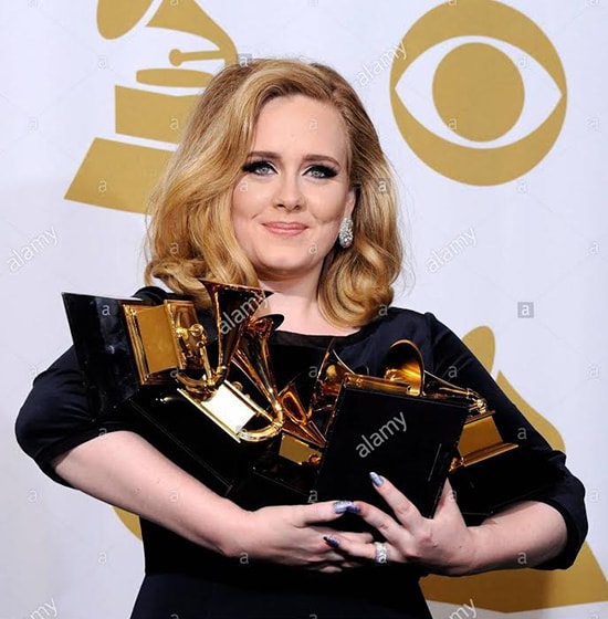 Adele từng nhận cả 6 giải thưởng âm nhạc danh giá nhất, Grammy năm 2012. (ảnh: alamy)