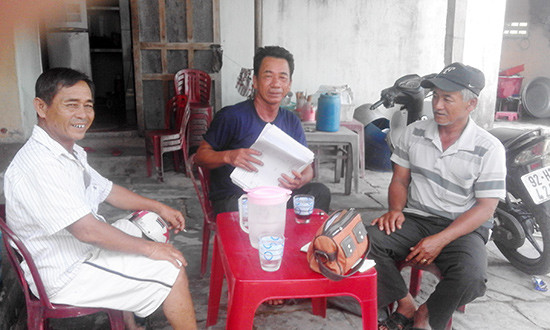 Các ngư dân thôn Vạn Lăng (xã Cẩm Thanh) cho biết đang gặp ách tắc khi vay vốn theo Nghị định 89. 