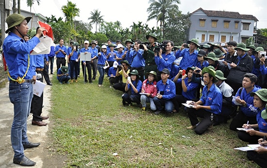 Những hoạt động dã ngoại, trò chơi lớn là hình thức hiệu quả vừa tạo sân chơi lành mạnh vừa tăng cường đoàn kết, thu hút thanh niên đến với Đoàn. Ảnh: V.ANH