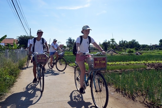 Tour khởi đầu từ làng rau Trà Quế