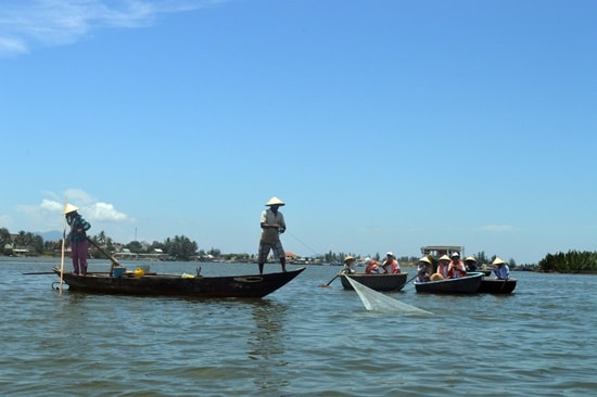 Người dân sẽ được hưởng lợi từ tour xe đạp thông qua các hoạt động trình diễn phục vụ du khách 