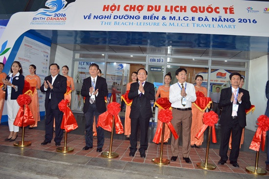 Cắt băng khai mạc Hội chợ Du lịch Quốc tế Đà Nẵng 2016