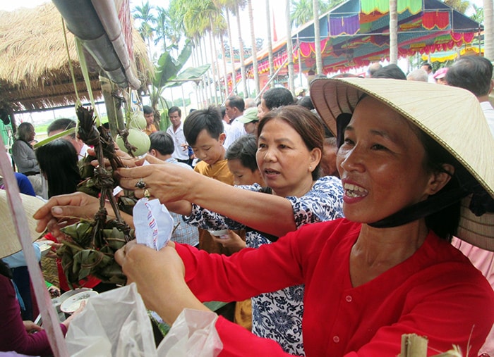 Hội chợ ẩm thực làng quê.