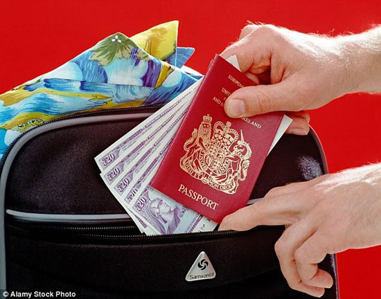Nhiều người dân Anh sẽ suy nghĩ hơn về chi tiêu như đi du lịch. (Ảnh: thisismoney)
