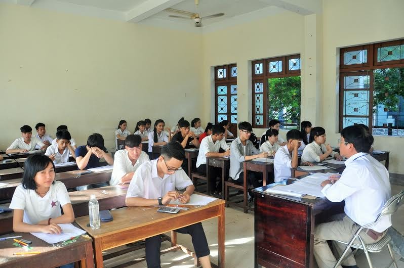 TS tại điểm thi Trường Đại học Quảng Nam. Ảnh: X.P