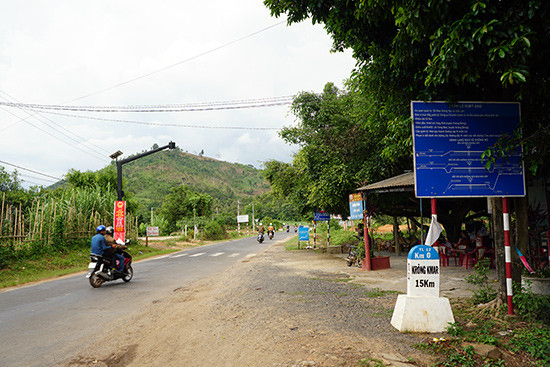 Tỉnh lộ 12 từ ngã ba Yang Reh về thị trấn Krông Kmar. Ảnh: N.Đ.N