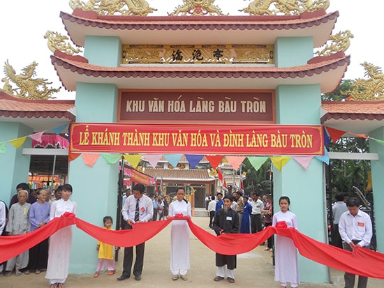 Quang cảnh khánh thành đình làng Bàu Tròn. Ảnh: P.N