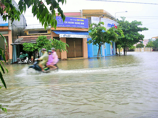 Xây dựng phương án phòng chống thiên tai chu đáo giúp người dân giảm thiệt hại do lũ lụt gây ra. Ảnh: X.P