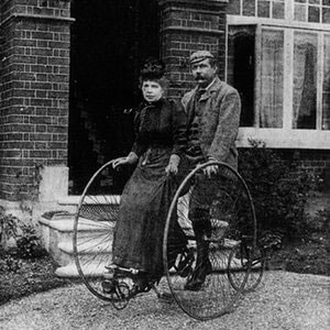 Nhà văn Arthur Conan Doyle cùng với vợ Louisa - “Người cộng sự sáng tạo”.