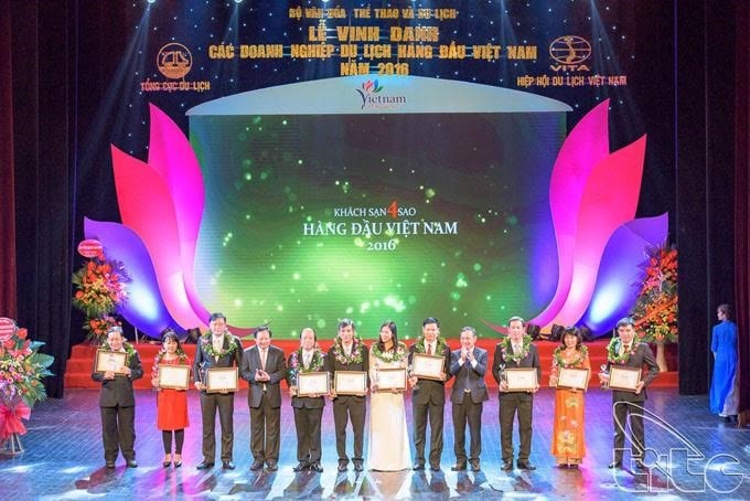 Top 4-star hotels honored at the ceremony