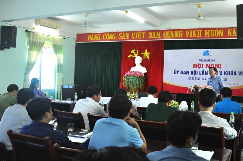 Anh Phan Văn Bình - Phó Bí thư Thường trực Tỉnh đoàn, Chủ tịch Hội LHTN Việt Nam tỉnh phát biểu. Ảnh: V.A