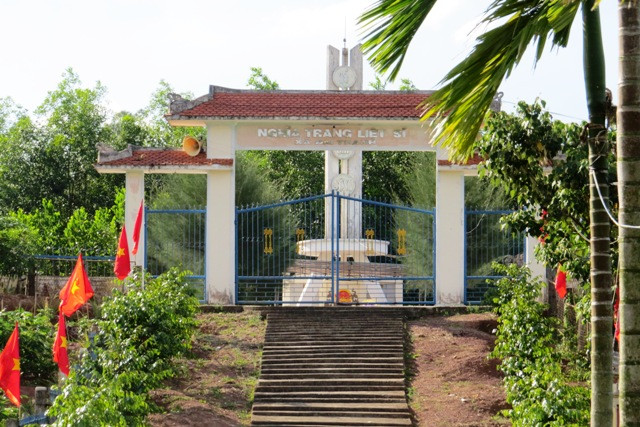 Nghĩa trang liệt sĩ xã Đại Thạnh, nơi yên nghỉ của hơn 300 liệt sĩ, trong đó có nhiều liệt sĩ vô danh. Ảnh: Hoàng Liên