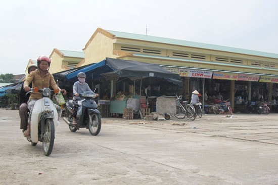 Đến nay, công trình chợ Trà Kiệu vẫn còn nợ đơn vị thi công gần 1,2 tỷ đồng.Ảnh: T.S